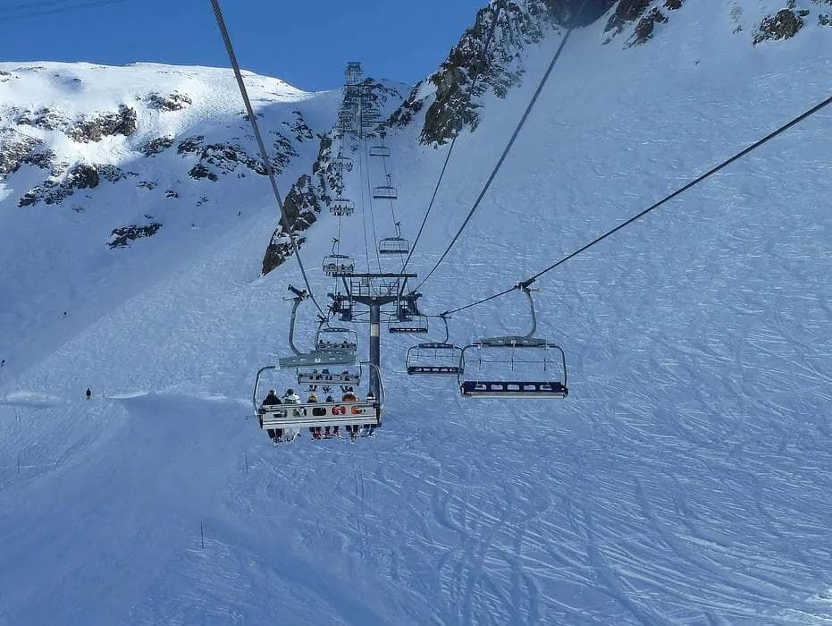 A chairlift at Les 2 Alpes