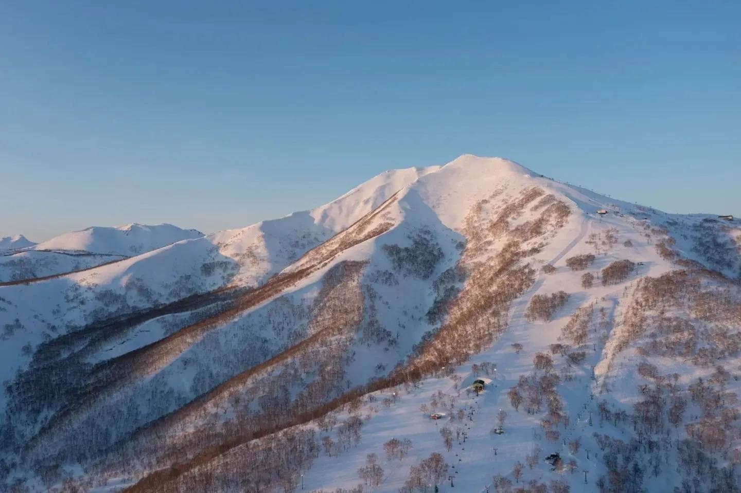Niseko resort in the sunshine